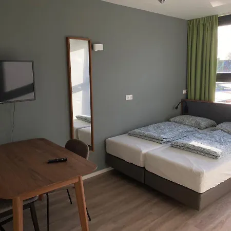 Short 3* 와게닌겐